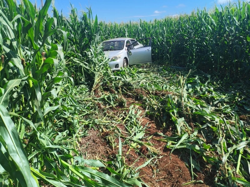 Carro com casal de idosos capota na BR-163 entre Gua&iacute;ra e Mercedes