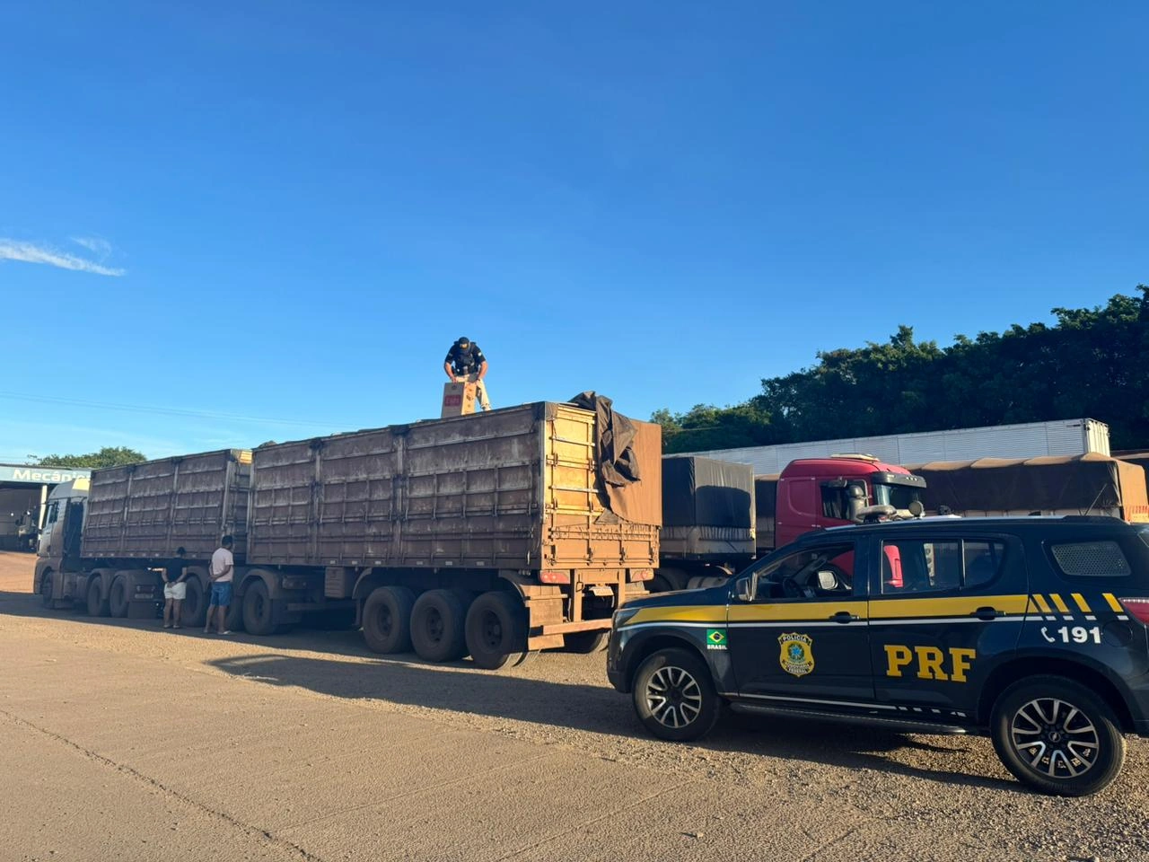 PRF apreende 150 mil ma&ccedil;os de cigarros contrabandeados em Marechal C&acirc;ndido Rondon