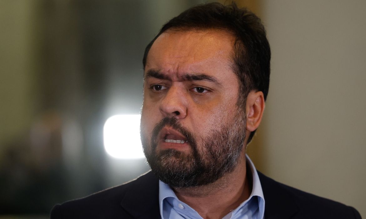 Cl&aacute;udio Castro diz que sai do governo do Rio "de cabe&ccedil;a erguida"