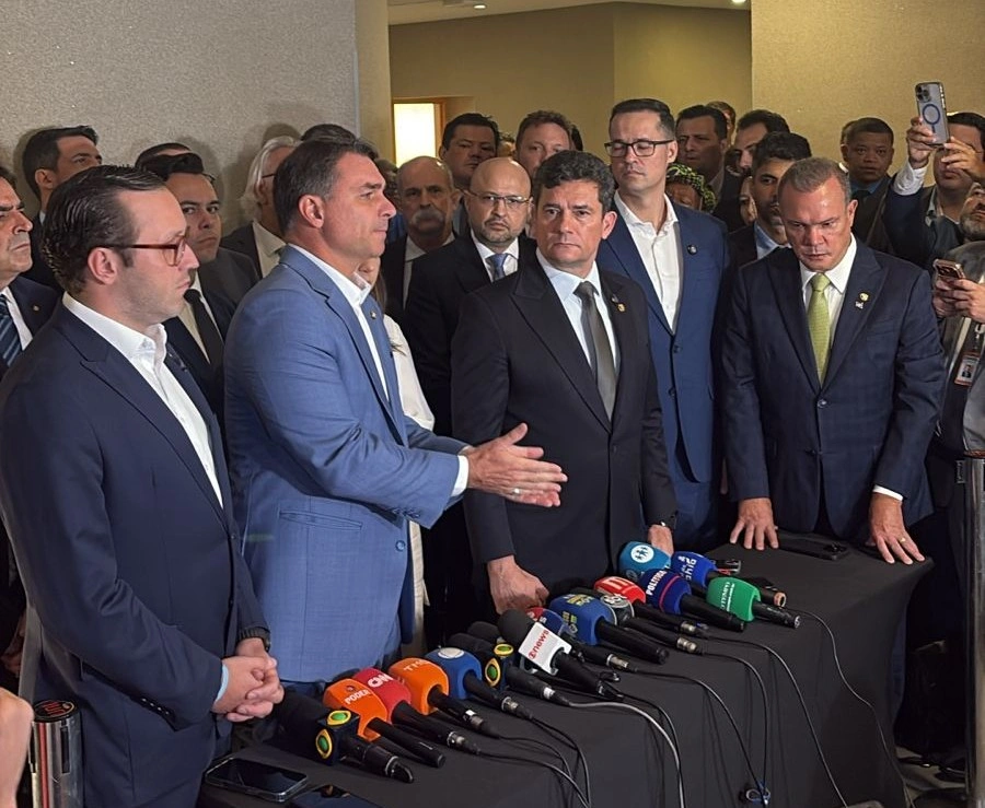 Sergio e Rosangela Moro se filiam ao PL em Bras&iacute;lia com Fl&aacute;vio Bolsonaro e lideran&ccedil;as