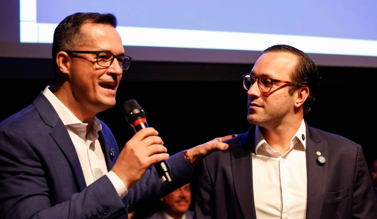 Novo formaliza alian&ccedil;a com o PL no Paran&aacute; e lan&ccedil;a Deltan para o Senado