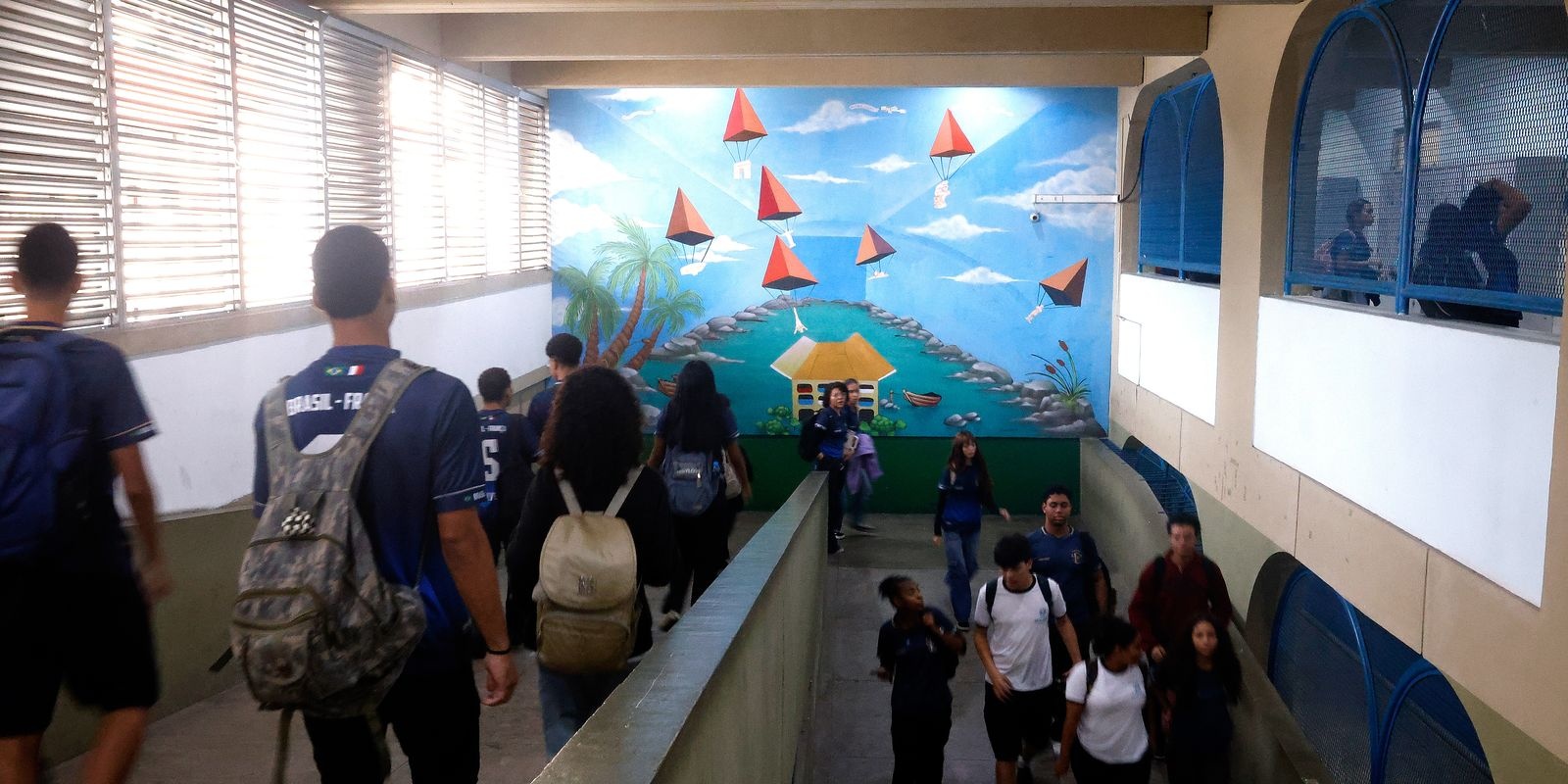 IBGE alerta para quadro preocupante na sa&uacute;de mental de adolescentes