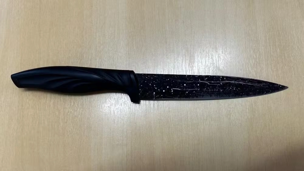 Adolescente de 13 anos vai at&eacute; delegacia com faca atr&aacute;s da av&oacute; ap&oacute;s amea&ccedil;&aacute;-la, no PR