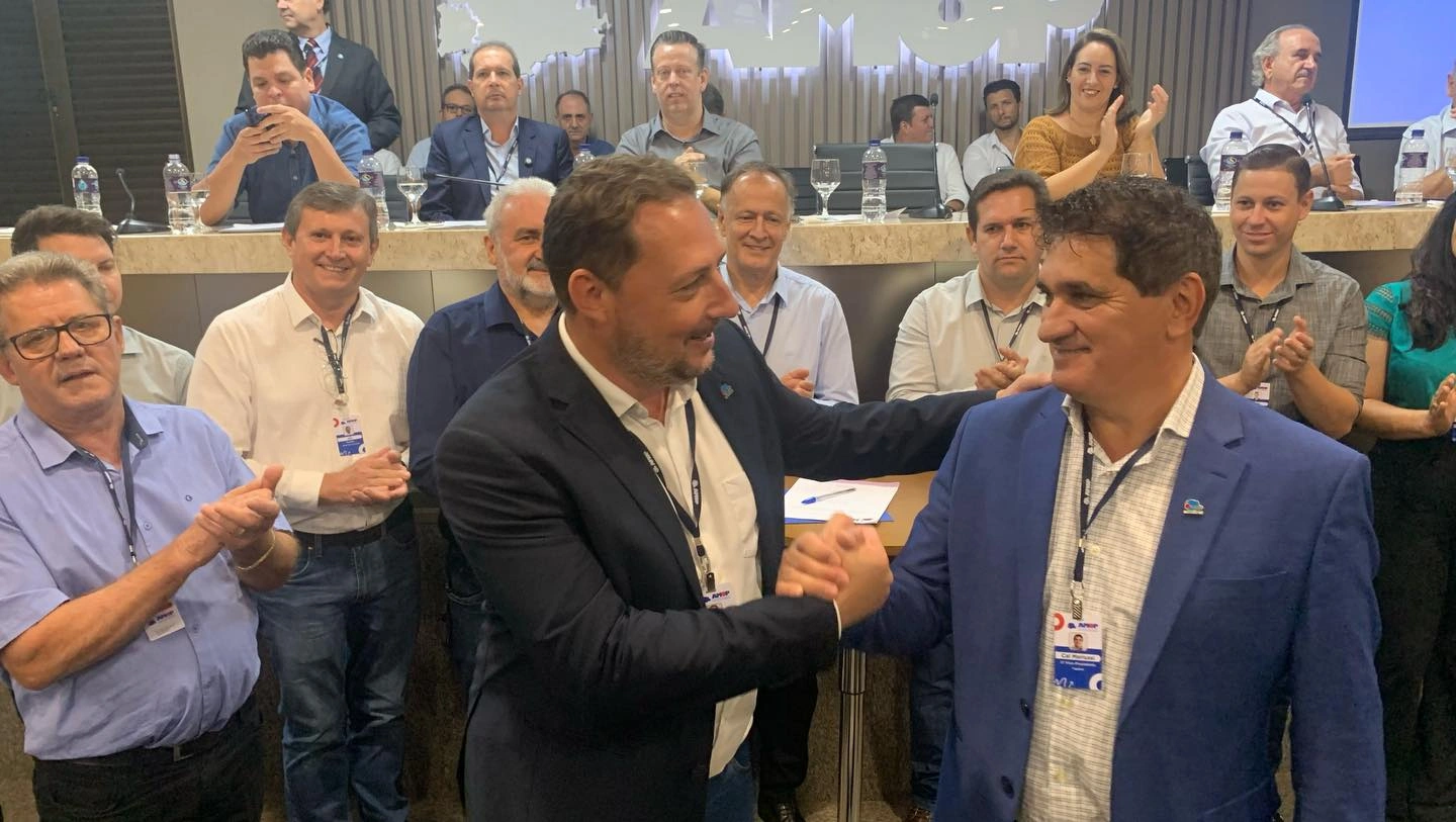 Prefeito de Tup&atilde;ssi, Cal Mariussi, &eacute; eleito presidente da AMOP pela terceira vez