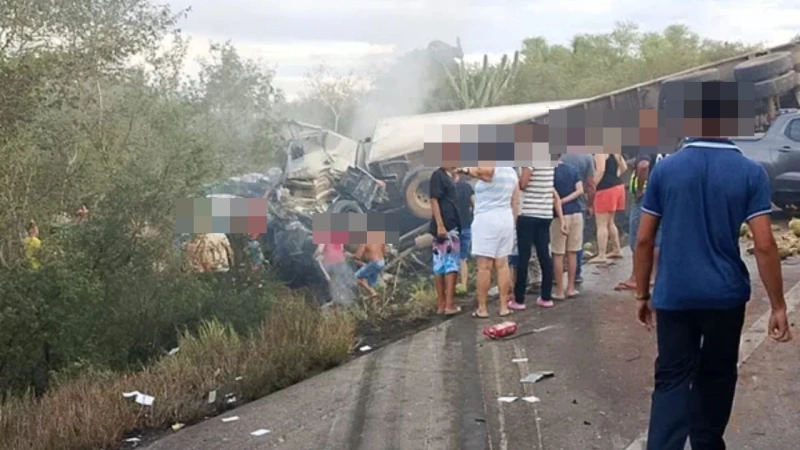 Acidente na Bahia deixa 16 mortos; caminhoneiro &eacute; preso