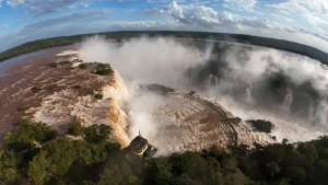 Passarela das Cataratas do Igua&ccedil;u &eacute; interditada por seguran&ccedil;a