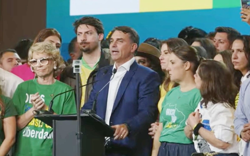 Fl&aacute;vio: "Posso ser moderado, mas tenho sangue de Bolsonaro"