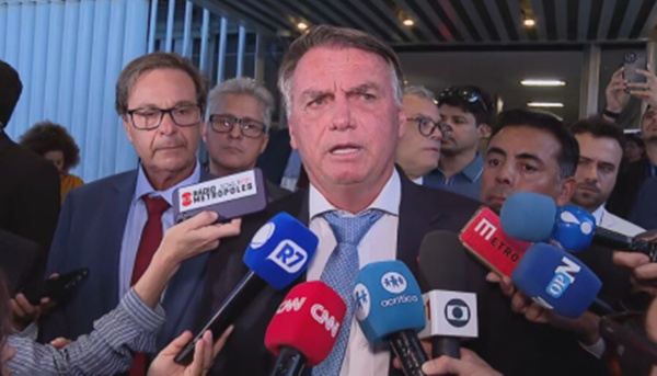 “O azarão”: Filme sobre Jair Bolsonaro inicia filmagens