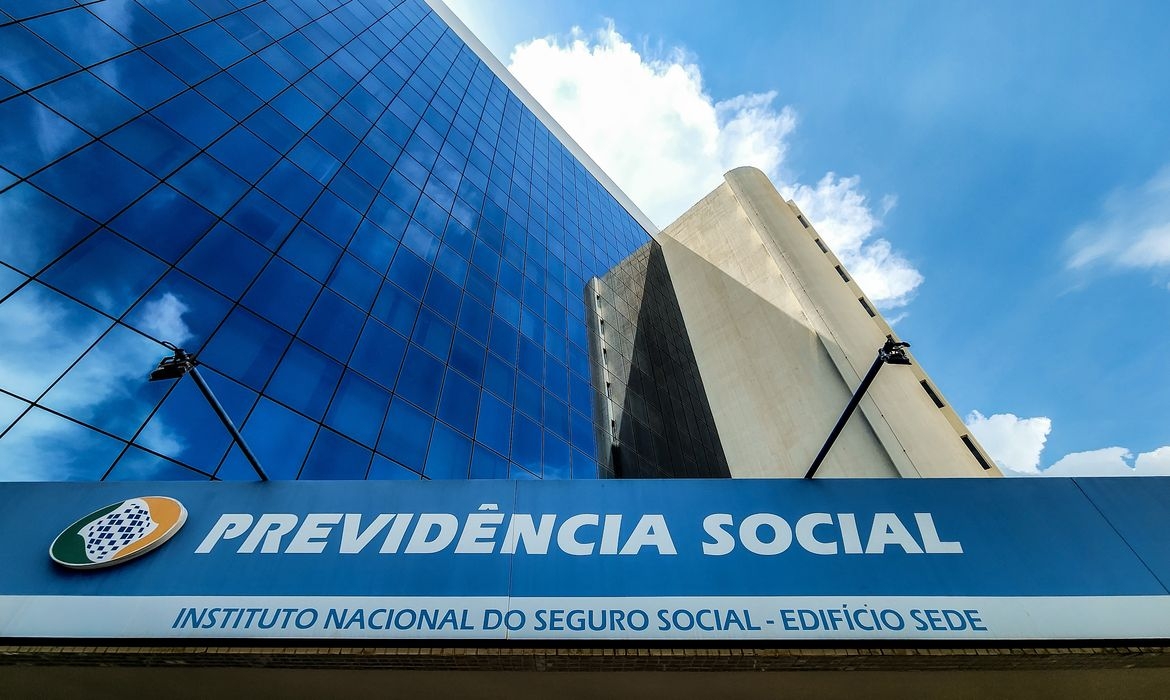 Valor de empréstimos consignados para aposentados caiu para menos da metade após exigência de biometria