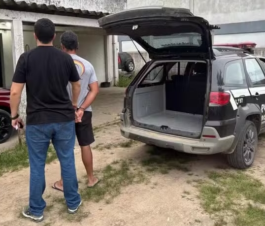 Pai é preso por queimar a filha como forma de tortura no interior do RS
