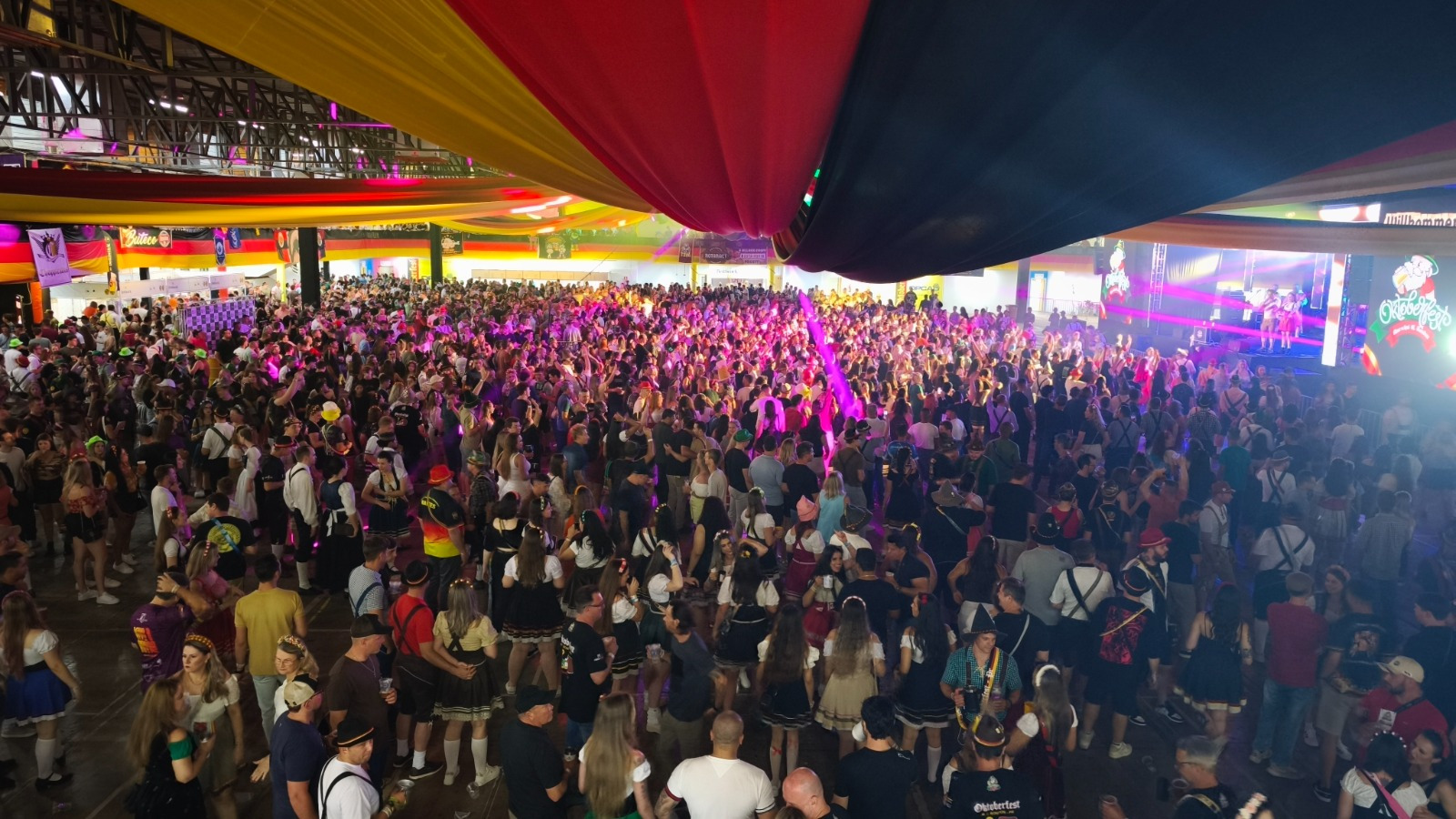 Oktoberfest 2025 encanta o público e se consolida como uma das maiores festas culturais da região