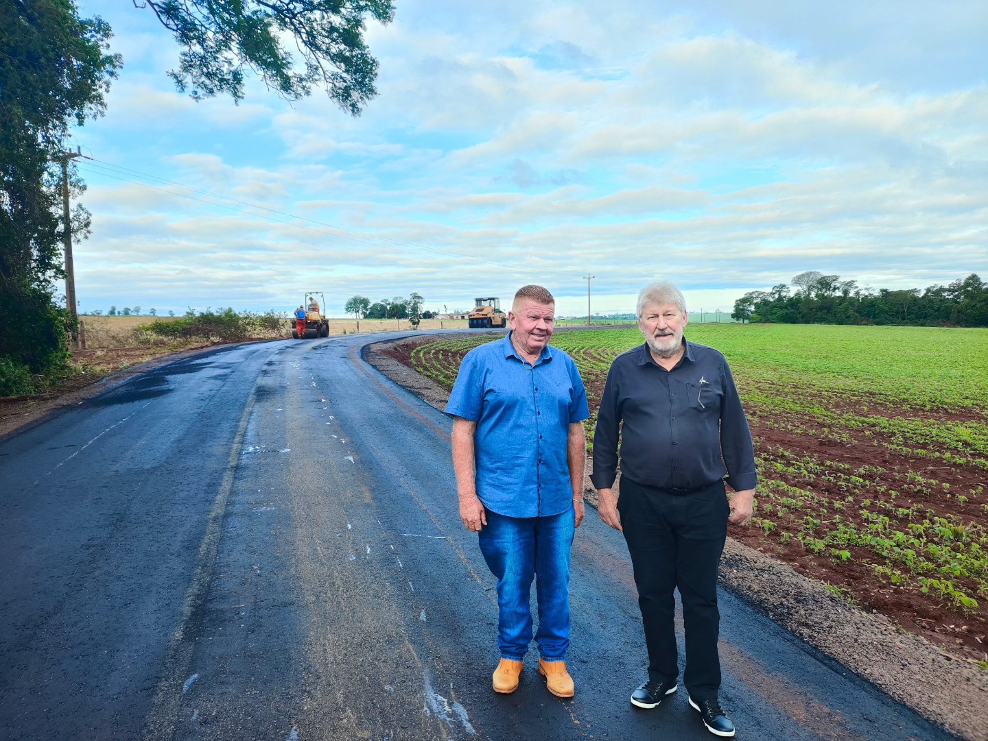 Último trecho de asfalto está sendo concluído na Linha Brasil, interior de Nova Santa Rosa
