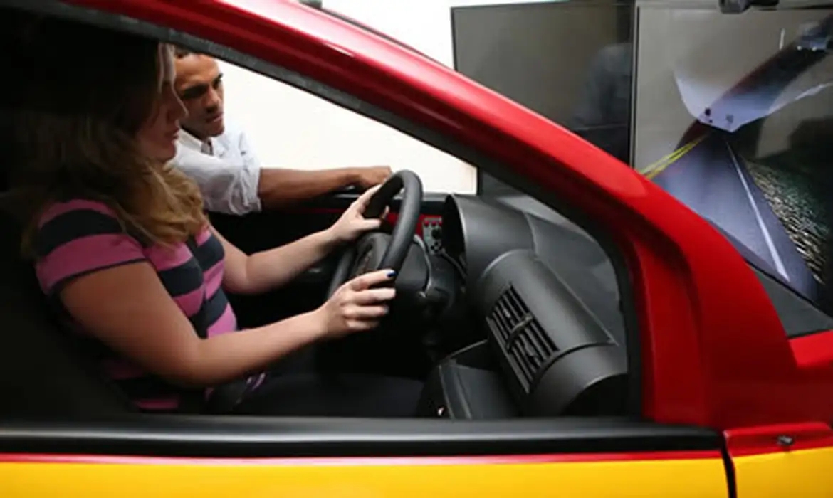 Mudança nas regras da CNH deve prever número mínimo de aulas práticas