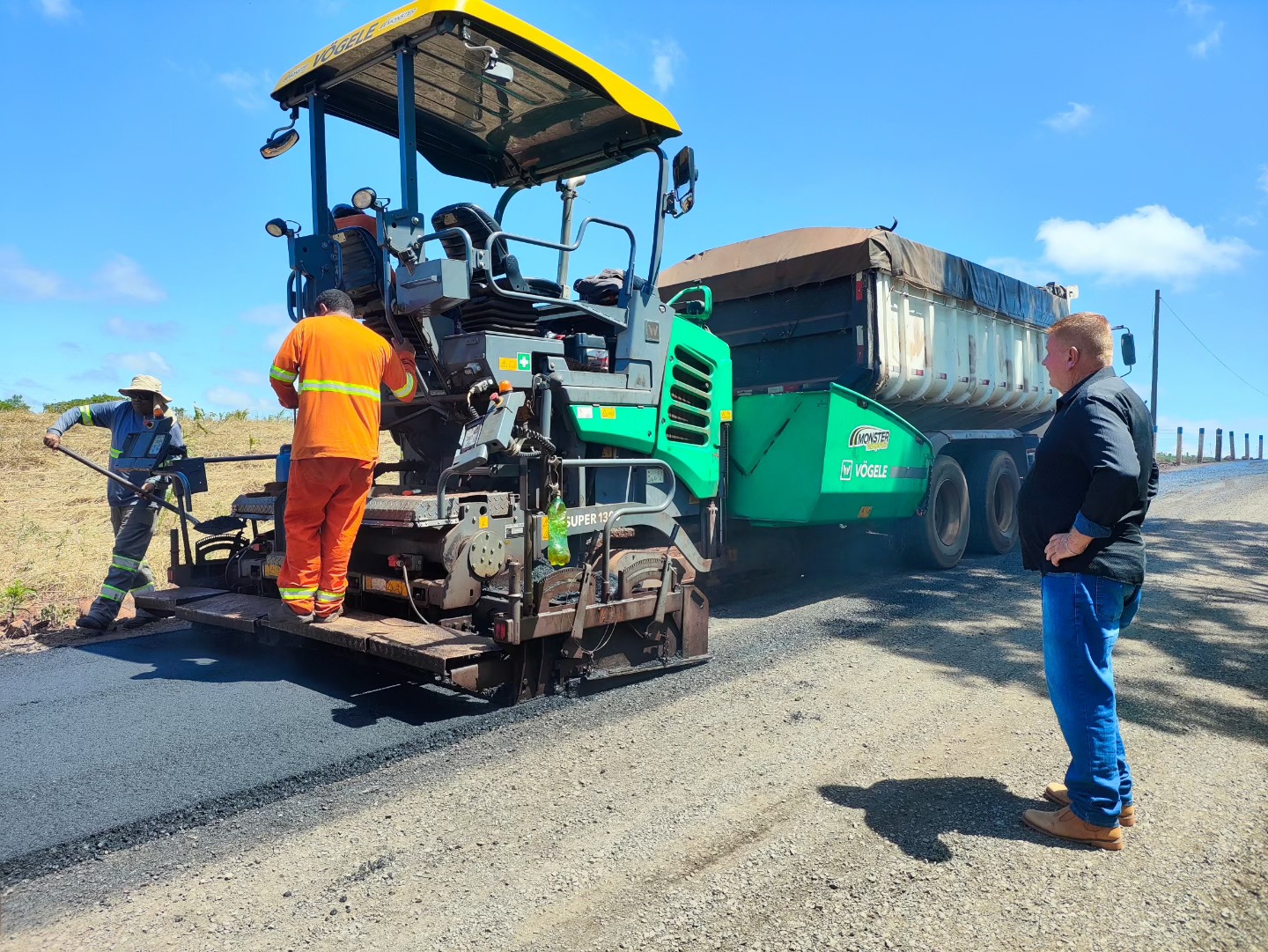Concluída a obra de pavimentação asfáltica na Estrada Planalto saída para Bandeirantes