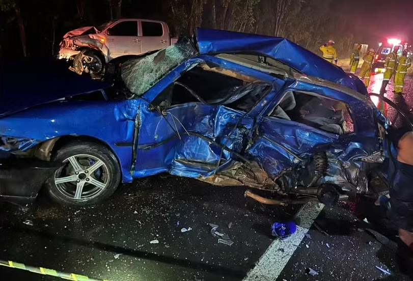 Quatro pessoas morrem em acidente entre três veículos na BR-373, no Paraná