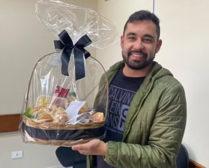 Diretor de colégio morre ao bater carro de frente com caminhão na BR-376, no Paraná