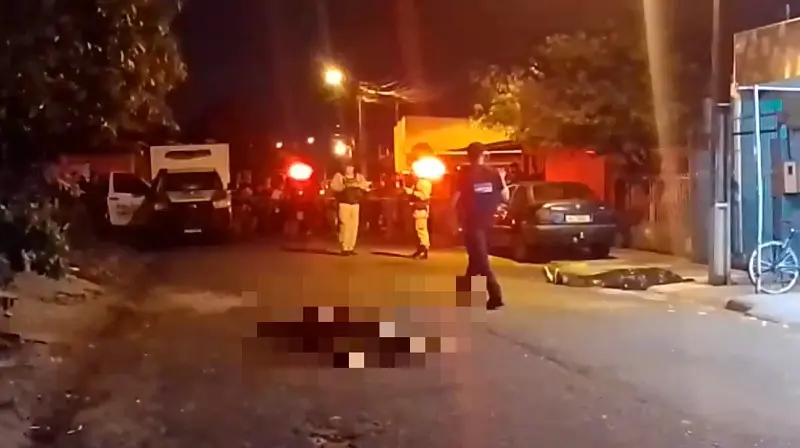Troca de tiros termina com dois homens mortos em bar no Jardim Dourado, em Foz do Iguaçu