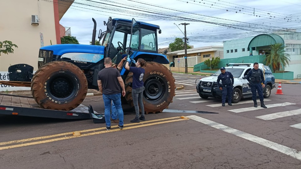 Trator furtado em fazenda de Ouro Verde do Oeste é recuperado em rodovia de Toledo