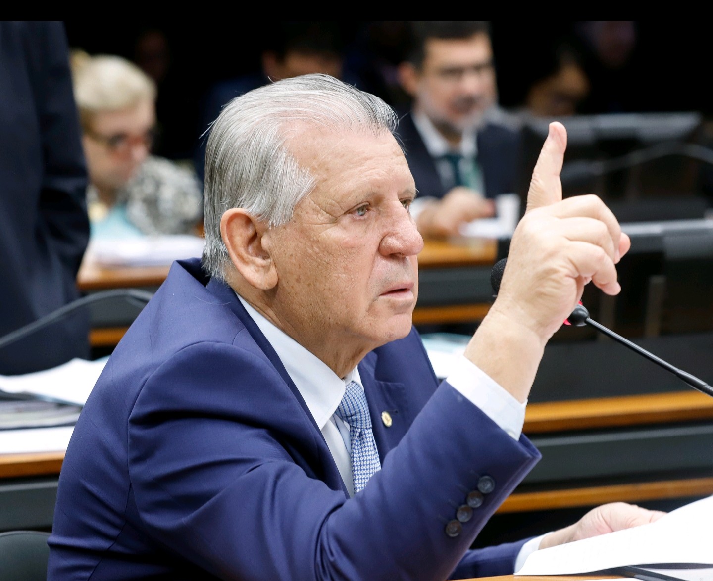 Deputado Sperafico defende transparência e liberdade de expressão em enquete da Gazeta do Povo