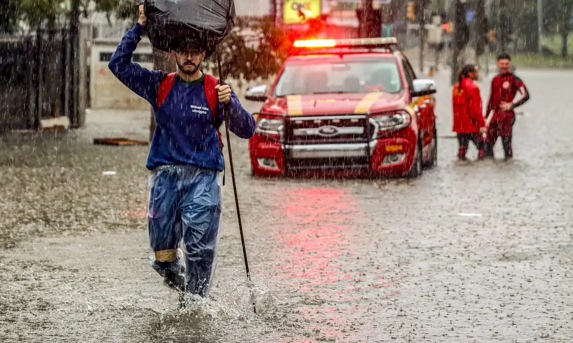 Sul do país terá tempestade e ventos fortes a partir desta sexta