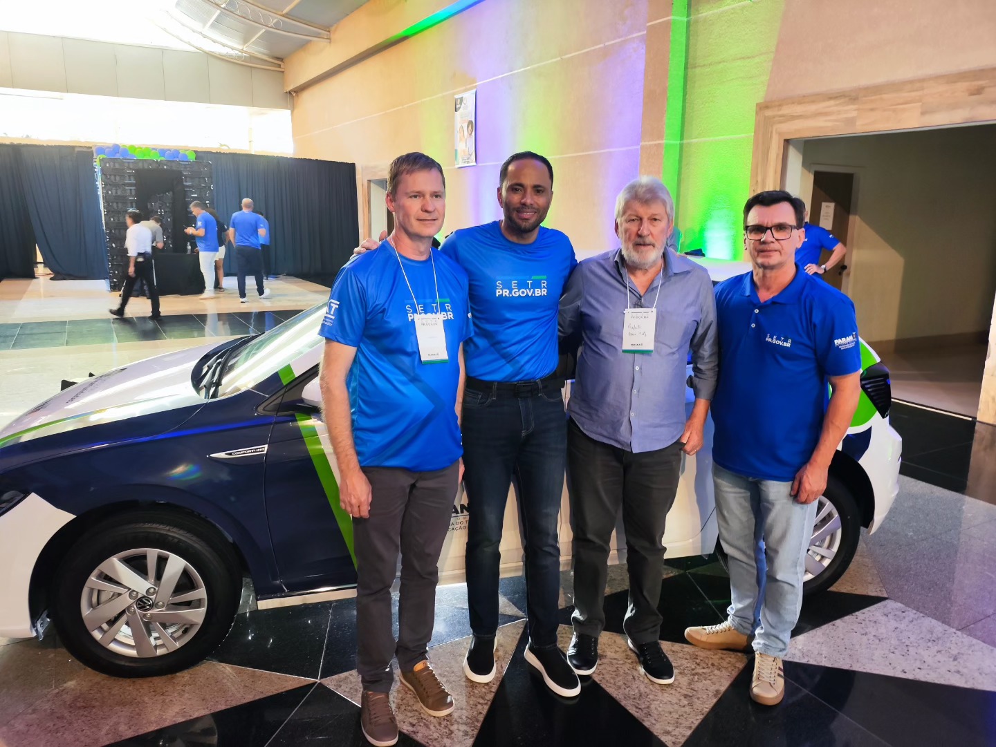 Prefeito Lari Hitz assina termo para recebimento de veículo destinado à Agência do Trabalhador