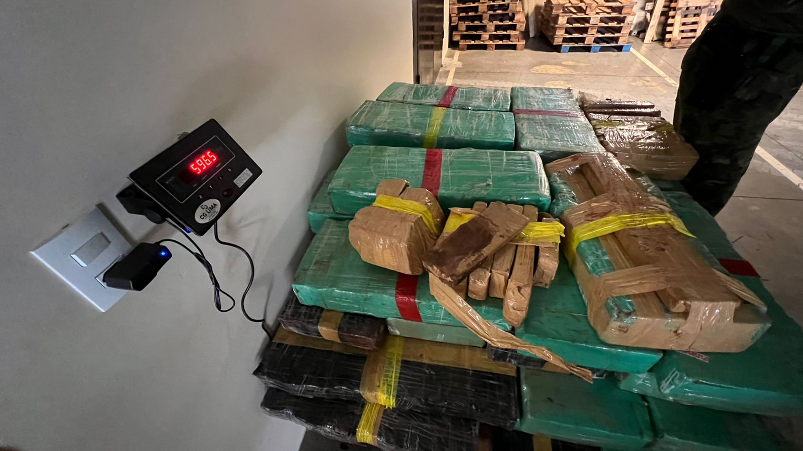 Policiais apreendem 1.202 quilos de maconha em Mercedes