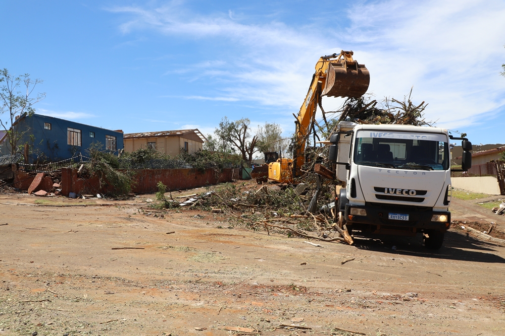 Estado e prefeituras vizinhas mobilizam mais de 30 de máquinas para ajudar Rio Bonito do Iguaçu