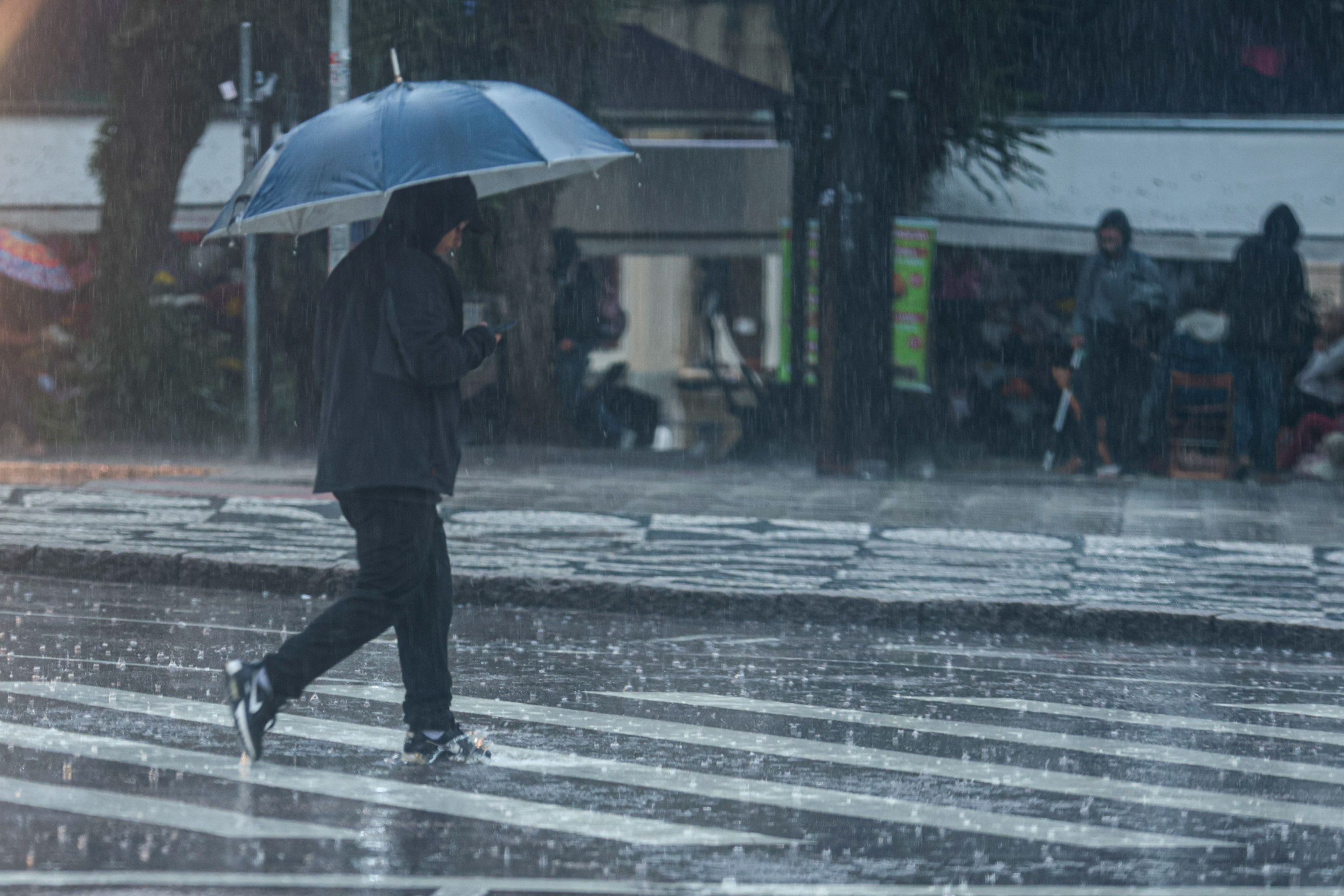 Nova frente fria traz chuva ao Paraná nesta quarta-feira