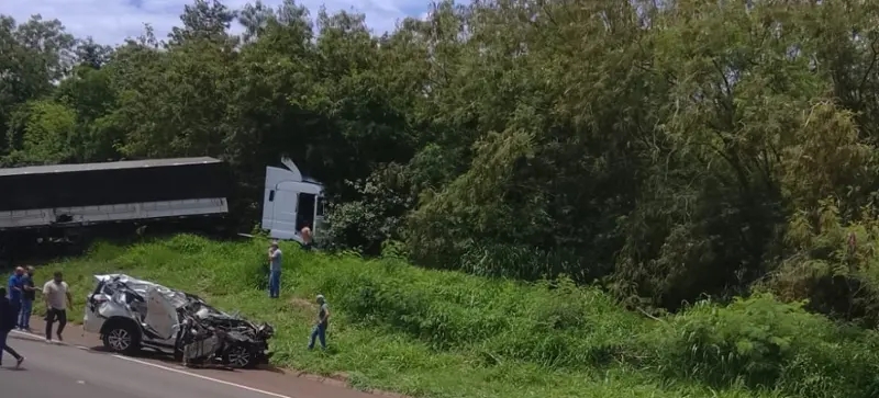 Grave acidente deixa uma pessoa morta e feridos graves na BR-277, entre Matelândia e Medianeira