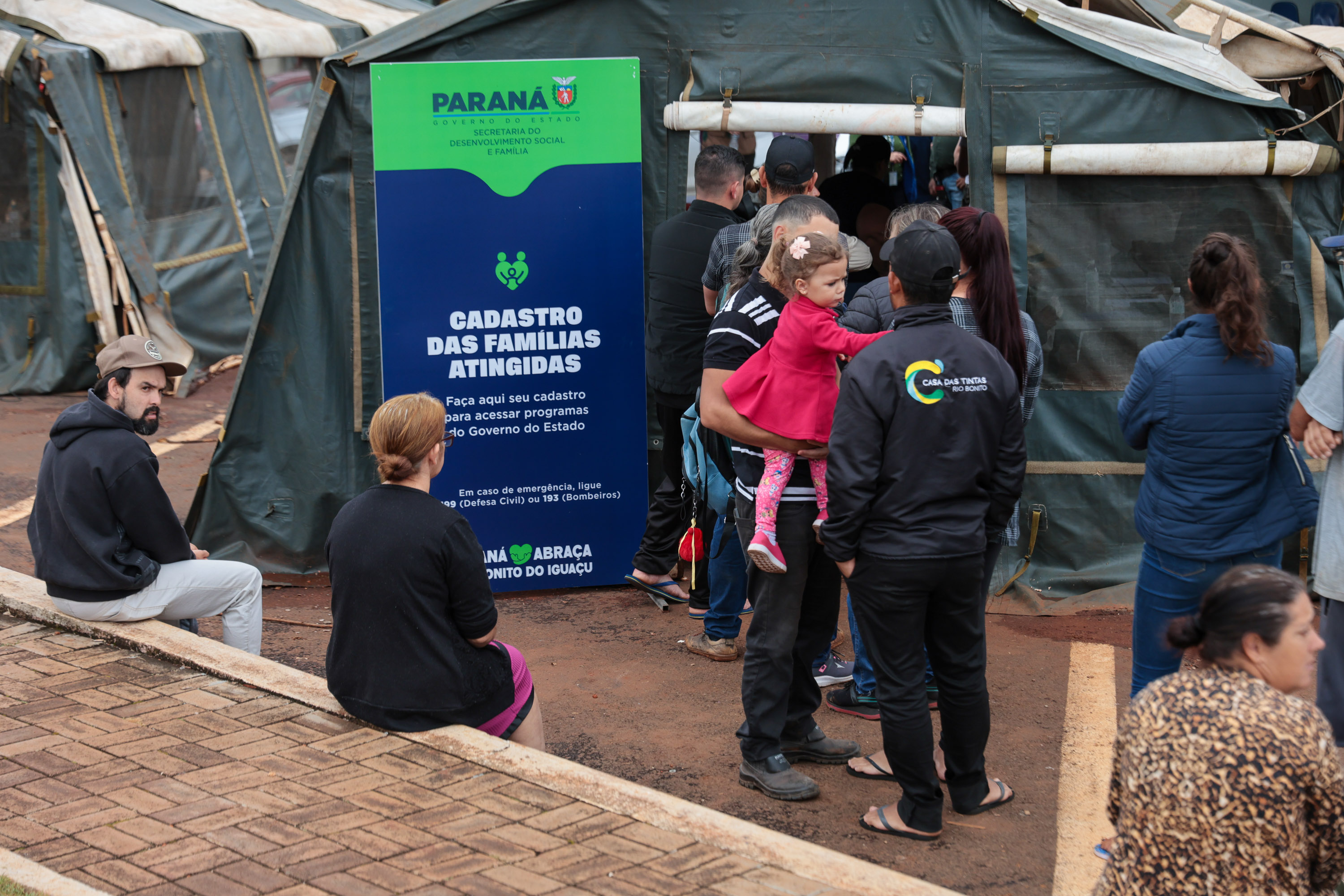 Mais 241 famílias de Rio Bonito do Iguaçu recebem auxílio de R$ 1 mil do Estado