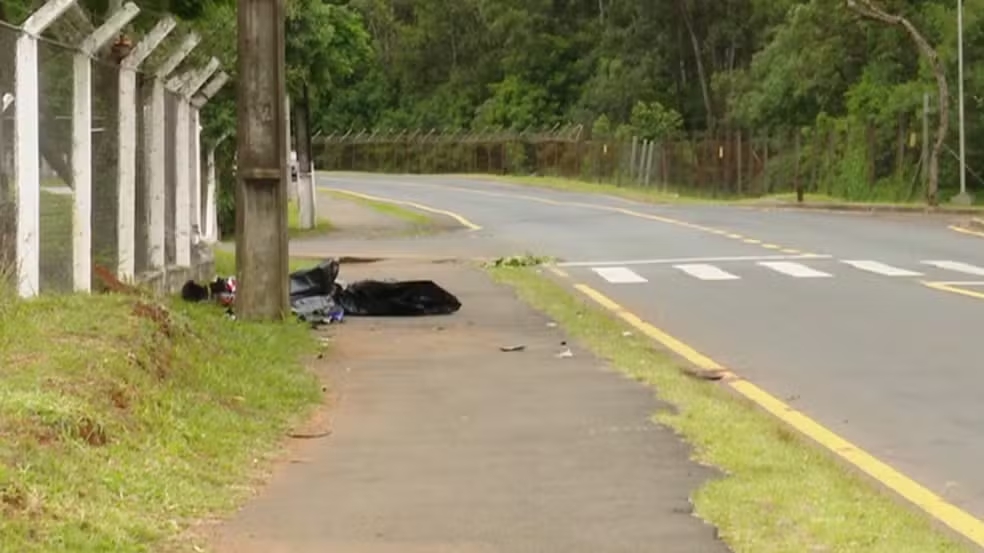 Jovem suspeito de esfaquear homem em briga na rua morre em acidente de moto horas depois, no Paraná