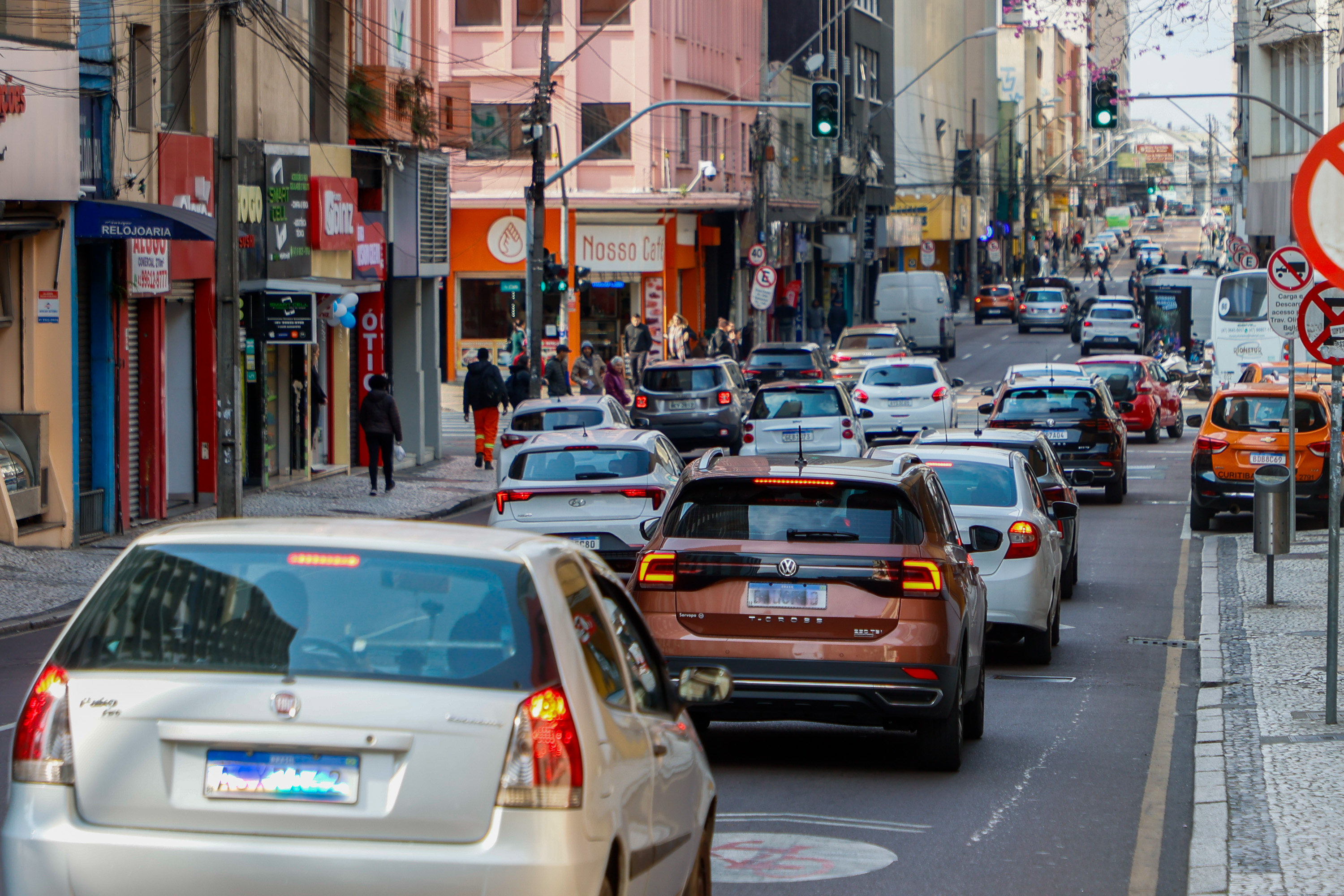 Redução do IPVA impulsiona alta de 52% nos emplacamentos em outubro no Paraná