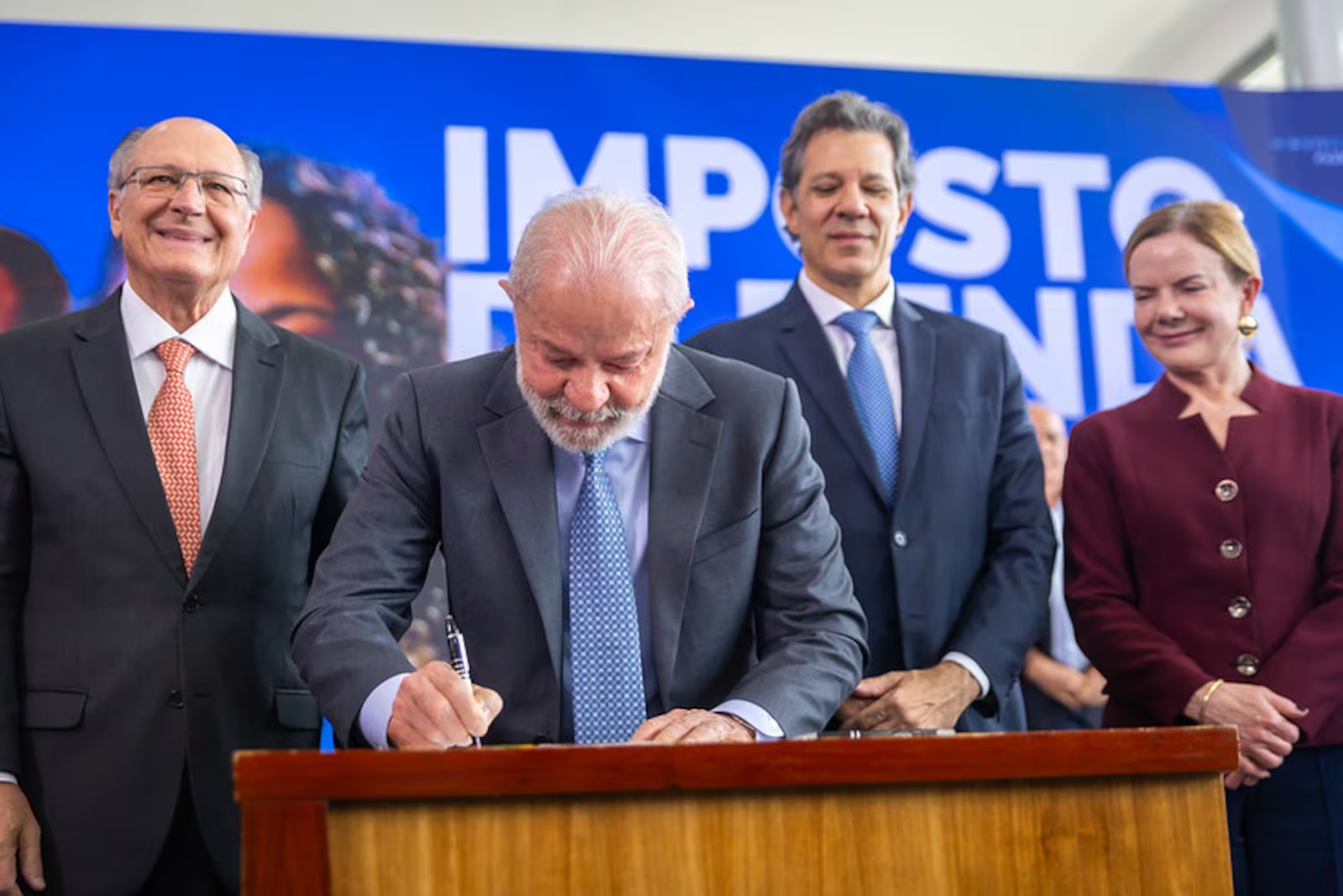 Lula sanciona isenção no IR a quem ganha até R$ 5.000; mudança vale a partir de 2026