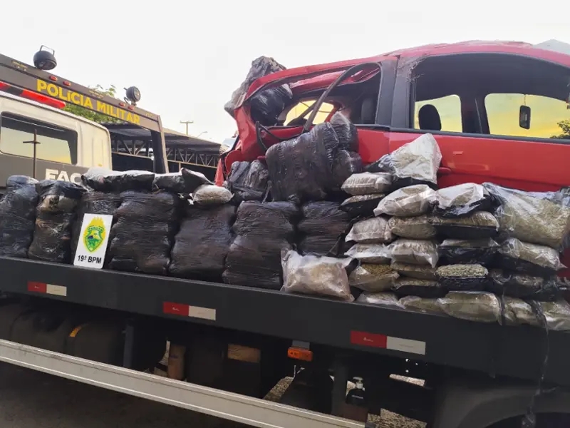 Polícia Militar apreende mais de 130 quilos de maconha após acidente em Vila Nova