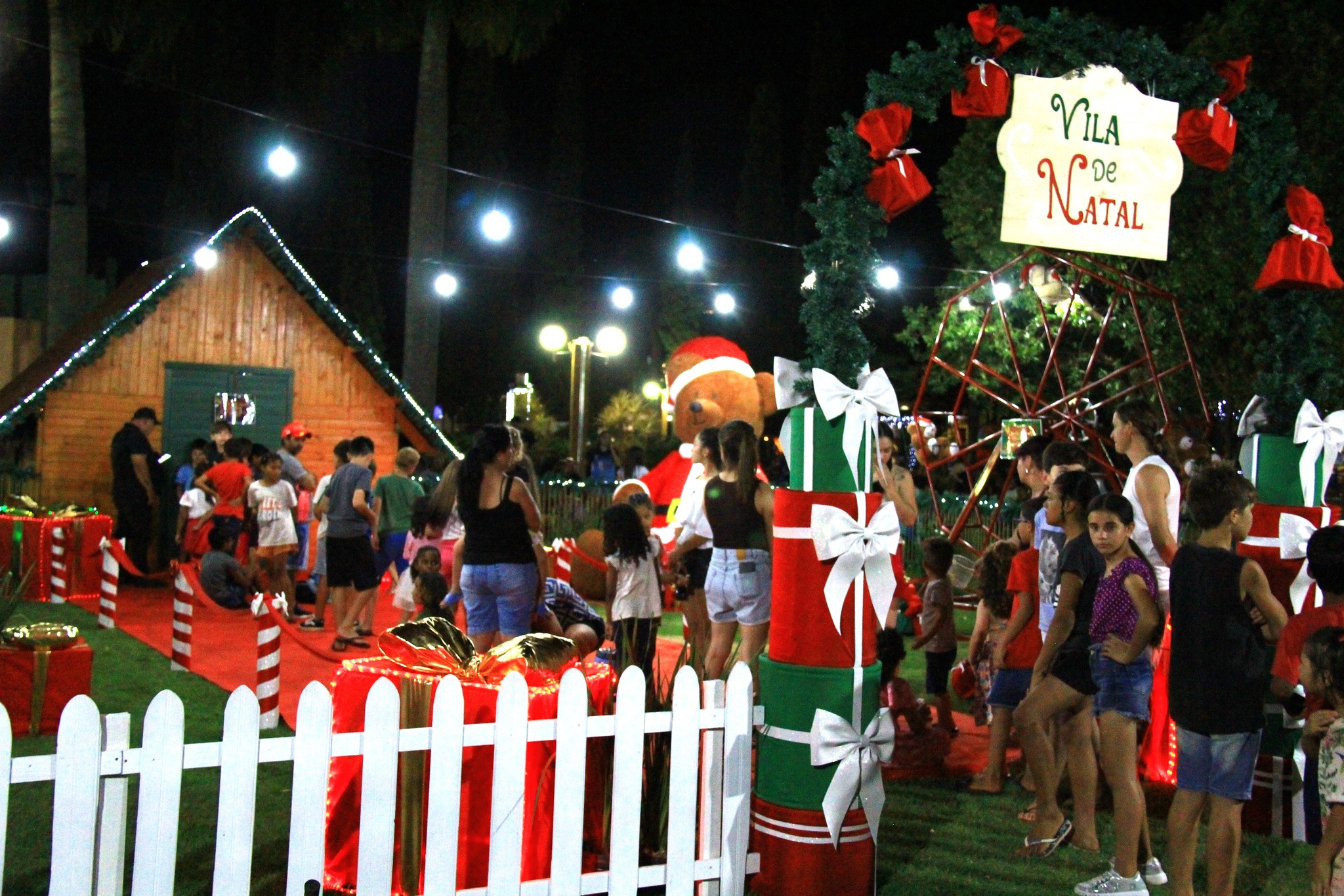 Vila de Natal é destaque na abertura do Natal da Família 2025 de Nova Santa Rosa; veja a programação