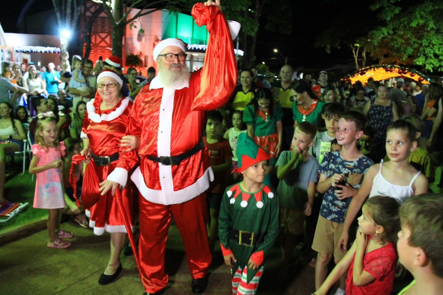 Emoção e encantamento marcaram a noite de domingo (30) no Natal da Família de Nova Santa Rosa