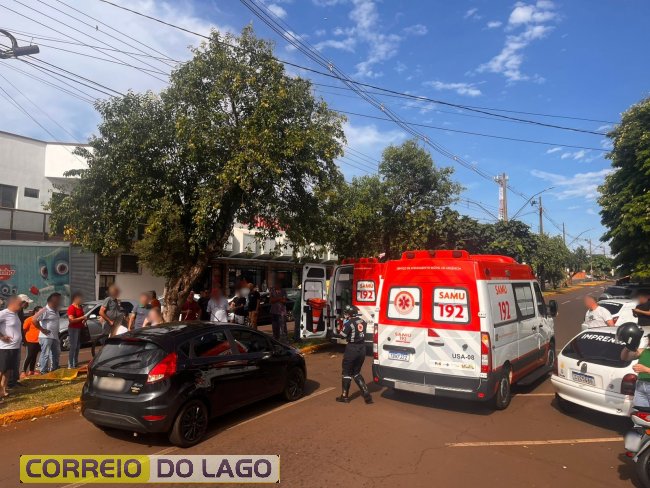 Mulher é atropelada em faixa de pedestres e fica gravemente ferida no centro de Santa Helena