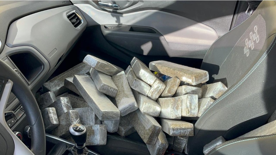 Jovem é preso com carro carregado com 453 quilos de maconha em Céu Azul