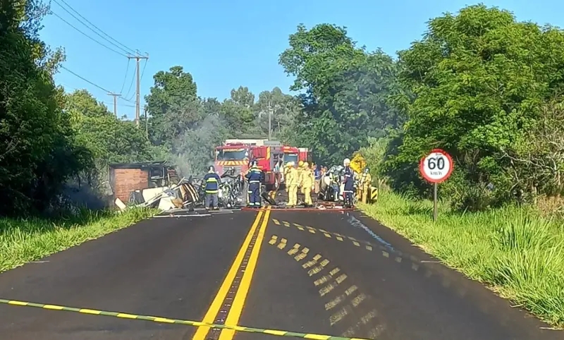 Homem morre carbonizado após grave acidente na PR-566