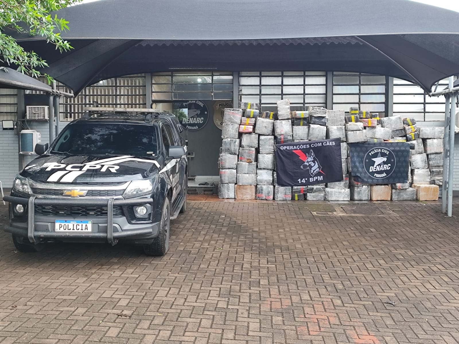 PCPR e PMPR apreendem 4 toneladas de maconha em veículo em São Miguel do Iguaçu