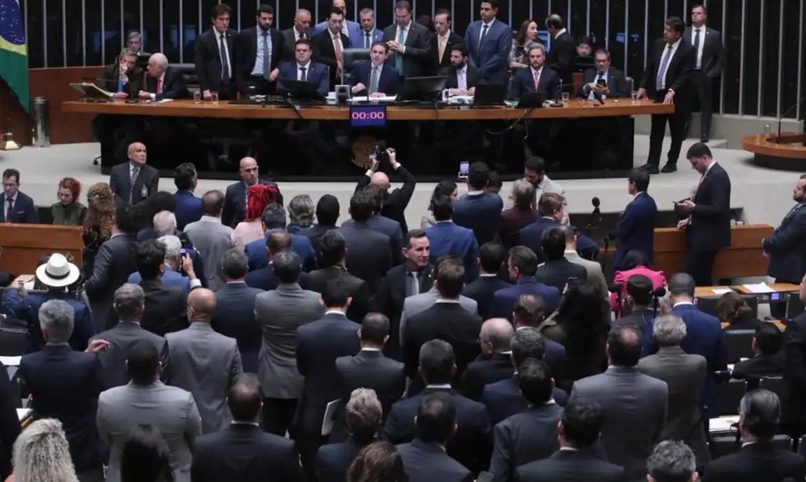 PL Antifacção e PEC da Segurança Pública ficam para 2026 na Câmara