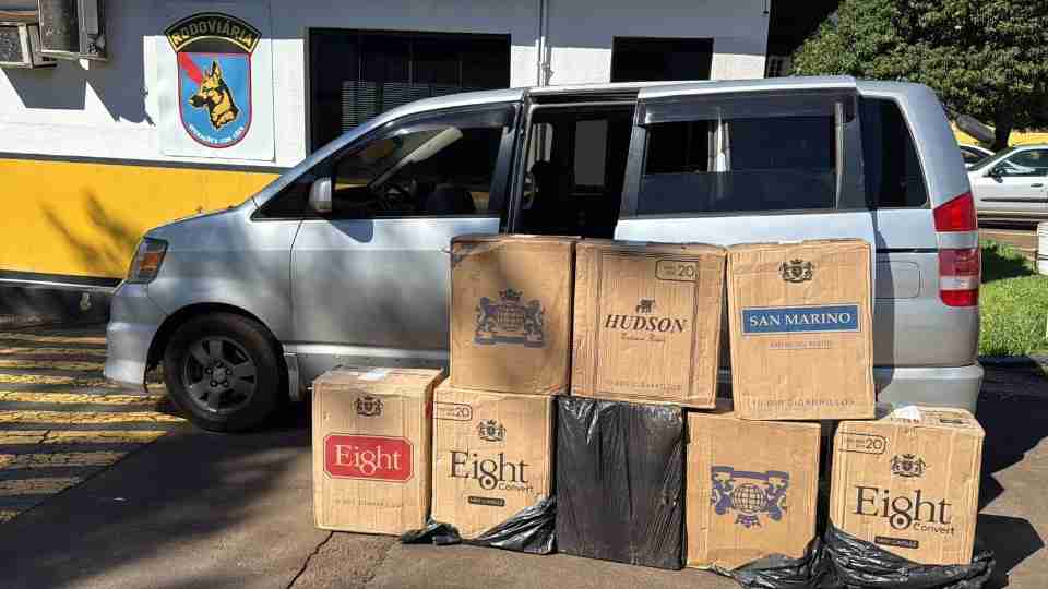 Van com placas paraguaias é apreendida com carga de cigarros contrabandeados na PR-585, em Vera Cruz do Oeste