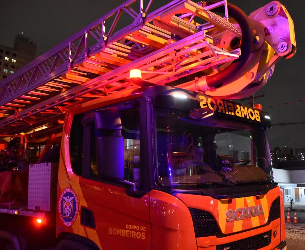 Homem ateia fogo em casa com pai idoso e mãe cadeirante dentro após briga familiar, no Paraná