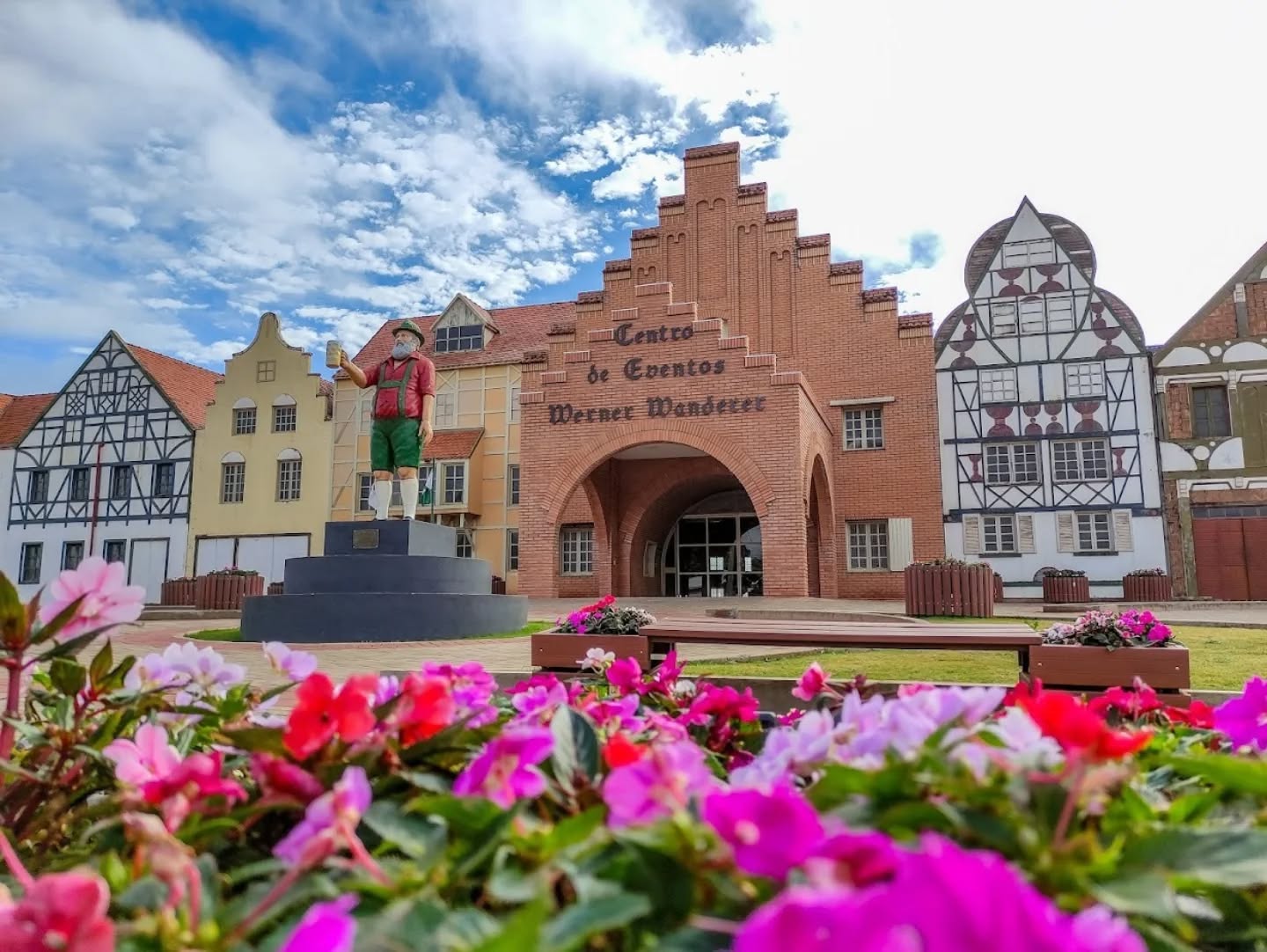 Município assina convênio com a Itaipu para reforma dos banheiros do Centro de Eventos Werner Wanderer