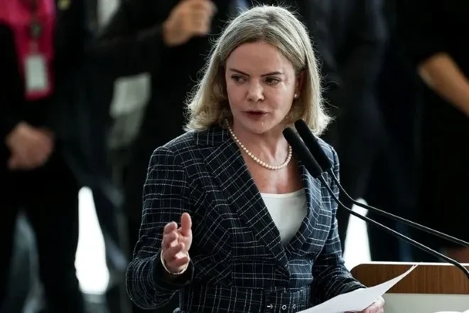 Gleisi pretende deixar governo para disputar vaga na Câmara em 2026