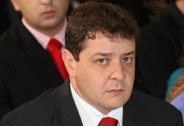 Filho de Lula coloca esposa como administradora de suas empresas em meio a caso INSS