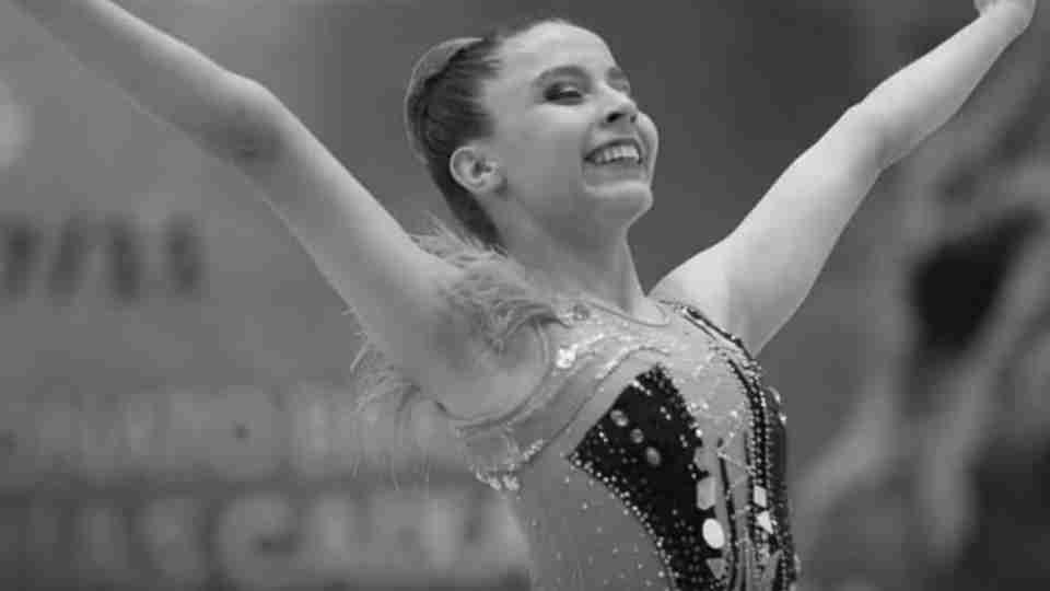 Campeã brasileira de ginástica Isabelle Marciniak morre aos 18 anos