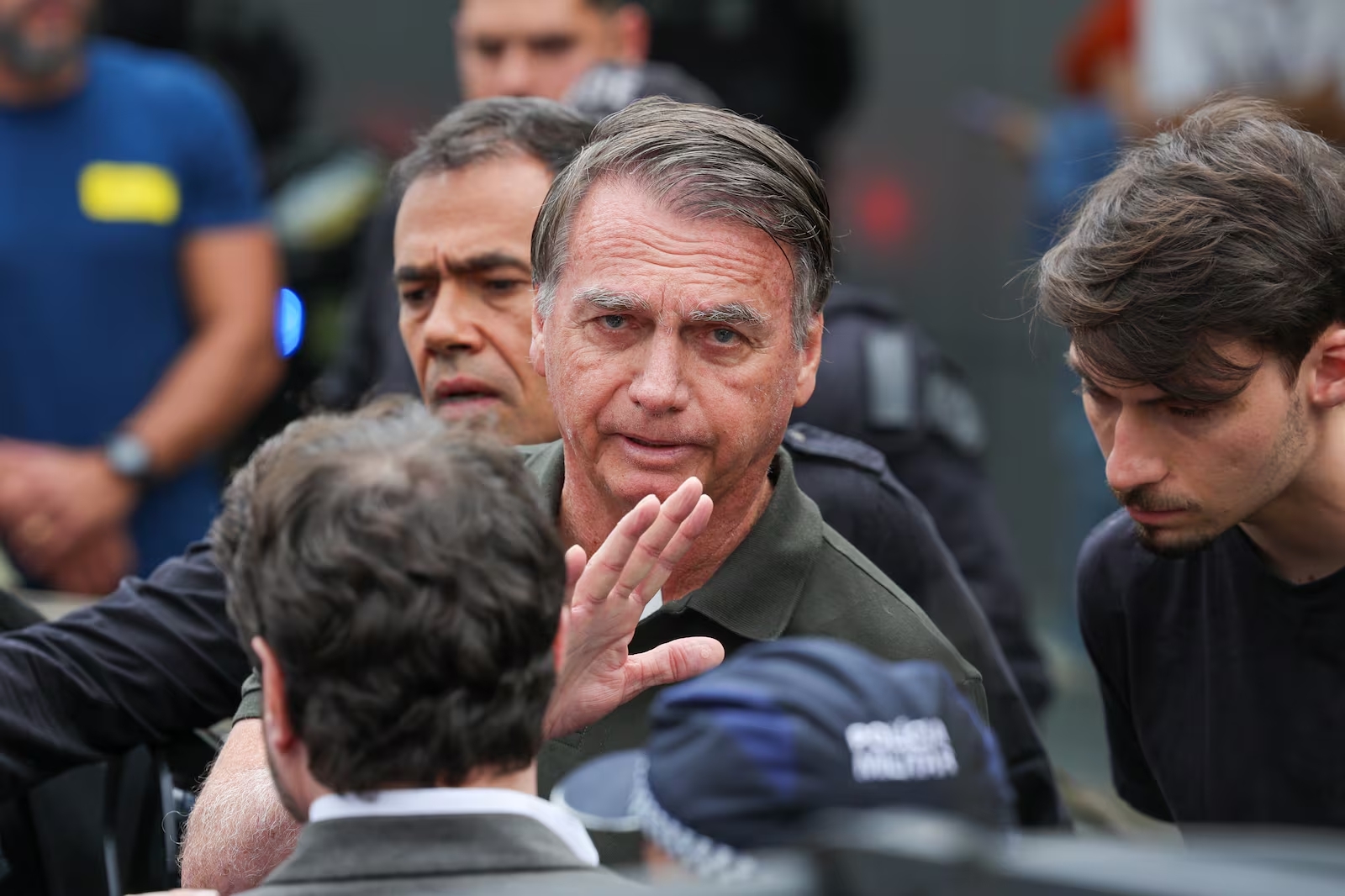 Bolsonaro irá ao centro cirúrgico pela 10ª vez em nova intervenção para conter soluços