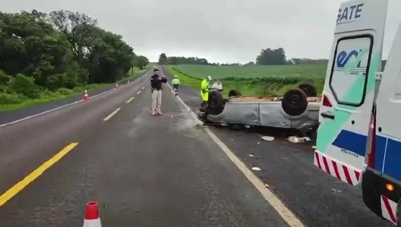 Família fica ferida em capotamento na BR-277, em Cascavel