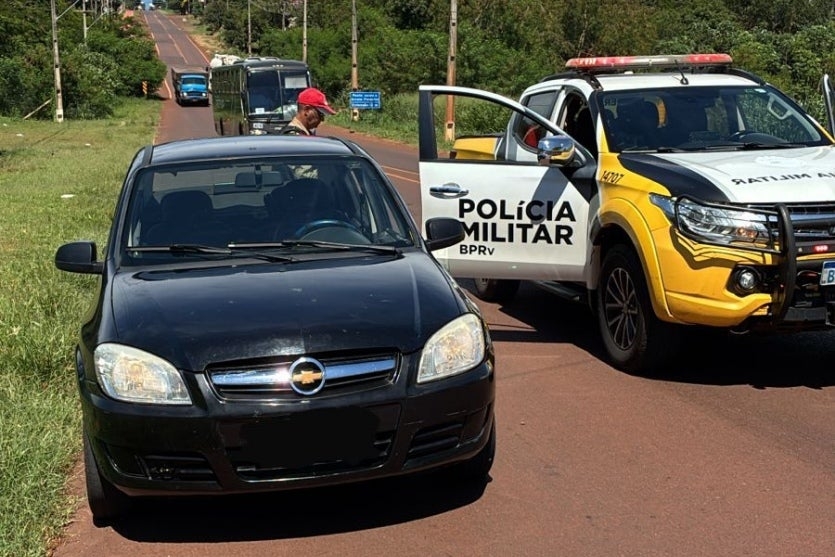 Carro com débitos de quase R$ 10 mil é apreendido com condutor sem CNH, em Palotina